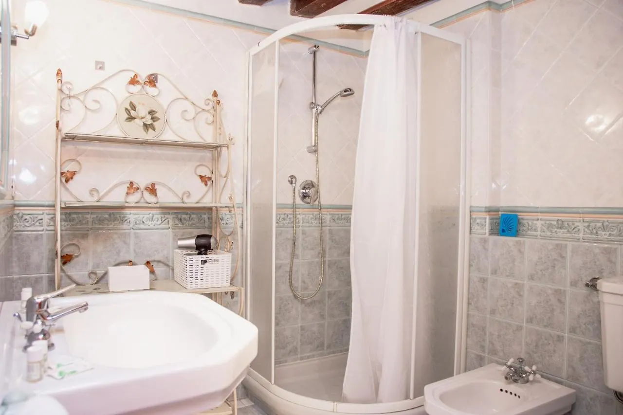 Appartamenti Superior In Via Garibaldi By Bricola Apartments Venedig Italien